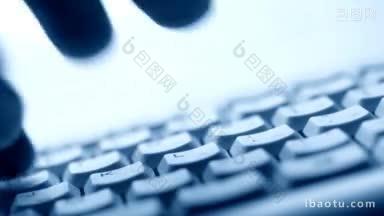 手指在键盘上打字的特写